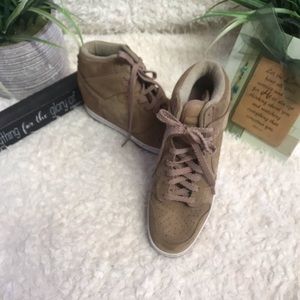 LN RARE Nike Dunk Sky High Tan Suede Wedge 10m